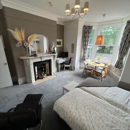 2 Bed Ground Floor Apartment, Sleeps 4 With Free Parking Harrogate Exterior foto