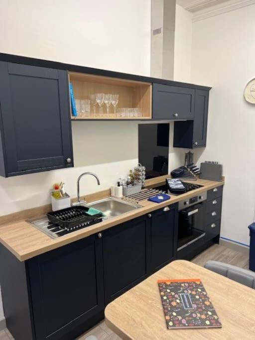 2 Bed Ground Floor Apartment, Sleeps 4 With Free Parking Harrogate Exterior foto